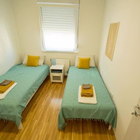 נובי סאד White Fields-Central 2-Bdrm Apartment With Parking מראה חיצוני תמונה