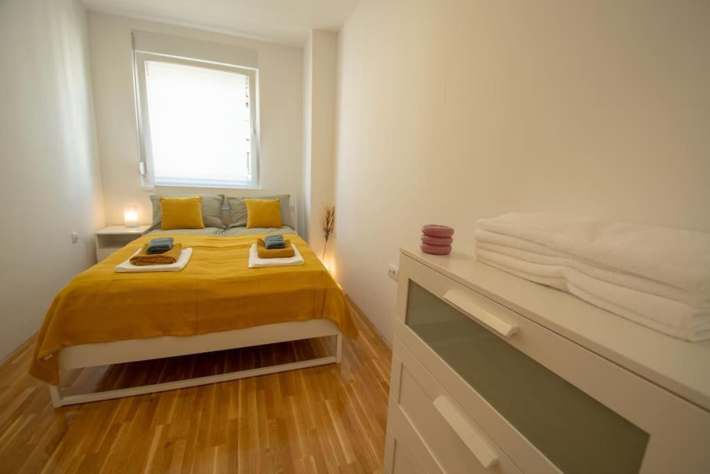 נובי סאד White Fields-Central 2-Bdrm Apartment With Parking מראה חיצוני תמונה
