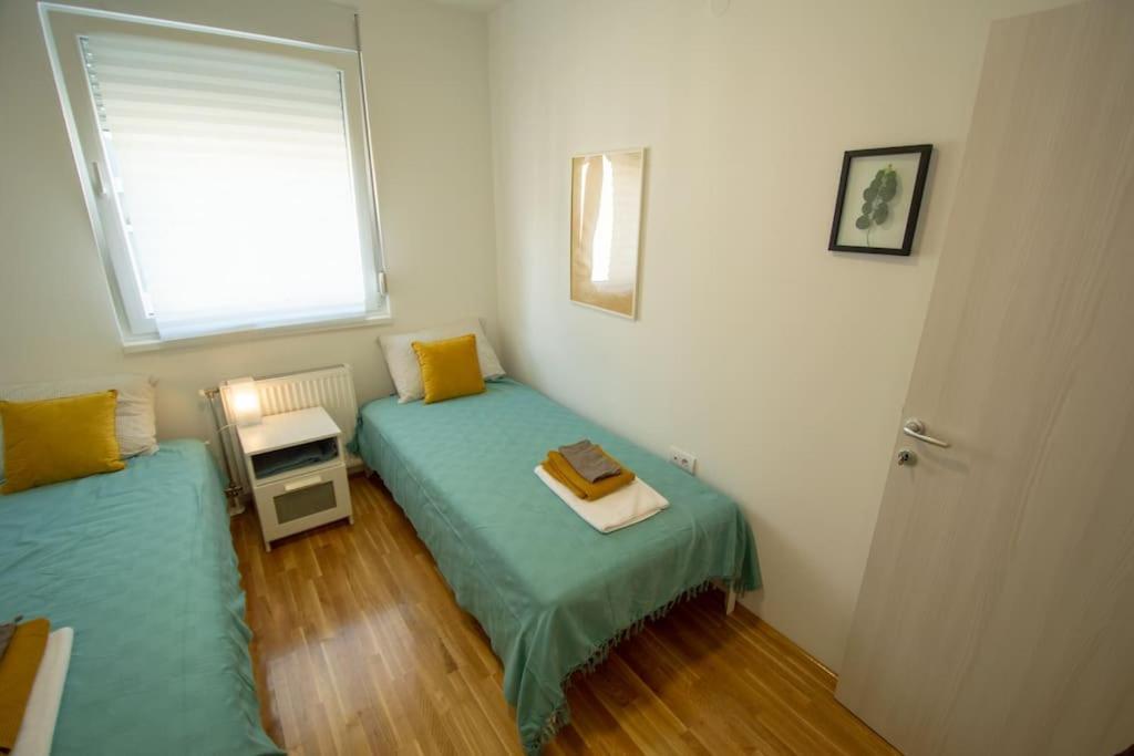 נובי סאד White Fields-Central 2-Bdrm Apartment With Parking מראה חיצוני תמונה