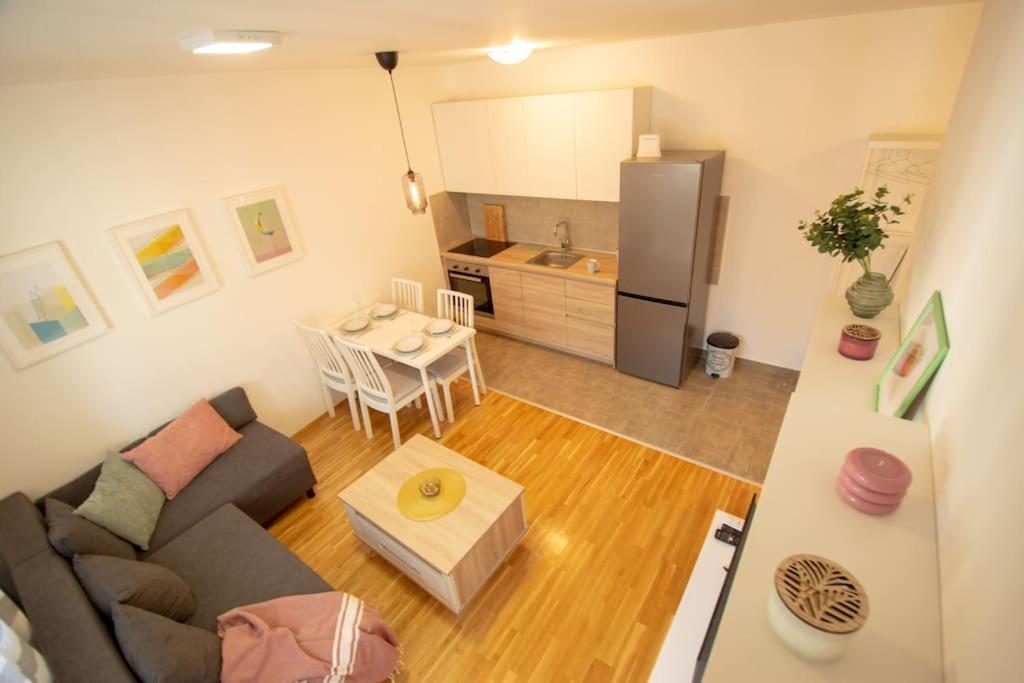 נובי סאד White Fields-Central 2-Bdrm Apartment With Parking מראה חיצוני תמונה