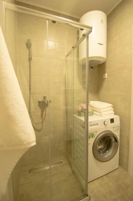 נובי סאד White Fields-Central 2-Bdrm Apartment With Parking מראה חיצוני תמונה