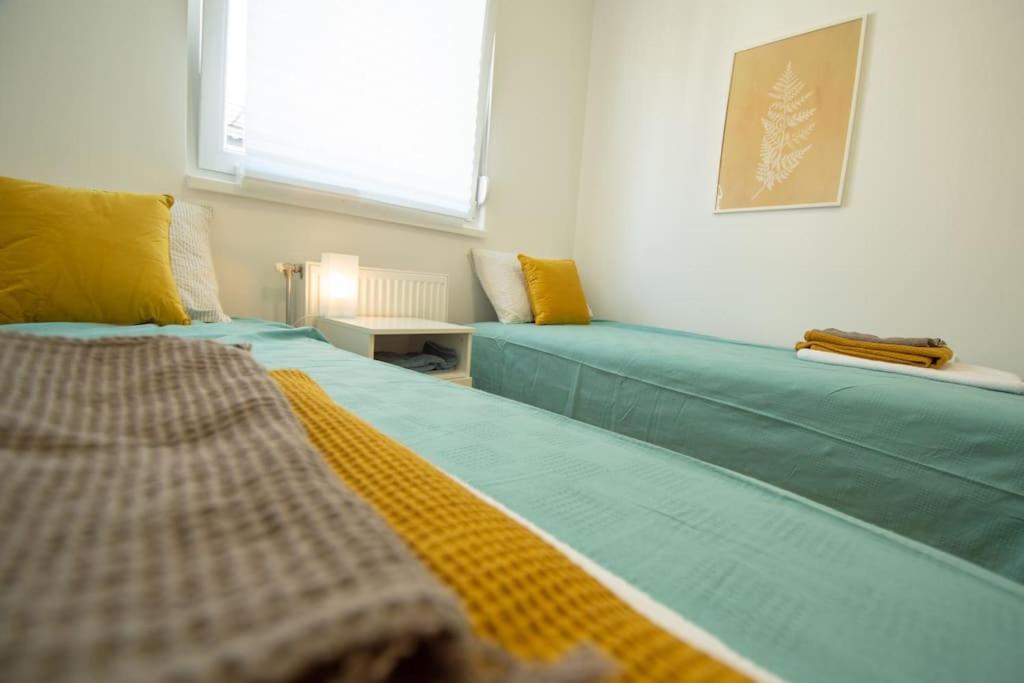 נובי סאד White Fields-Central 2-Bdrm Apartment With Parking מראה חיצוני תמונה